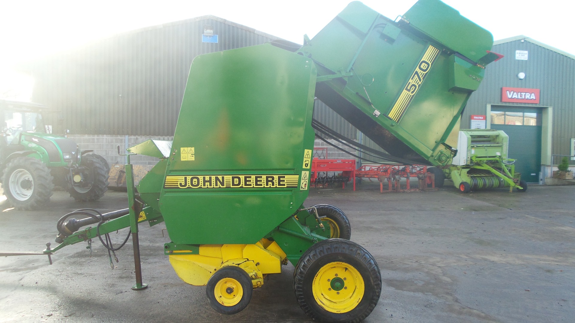 John Deere 570 Baler